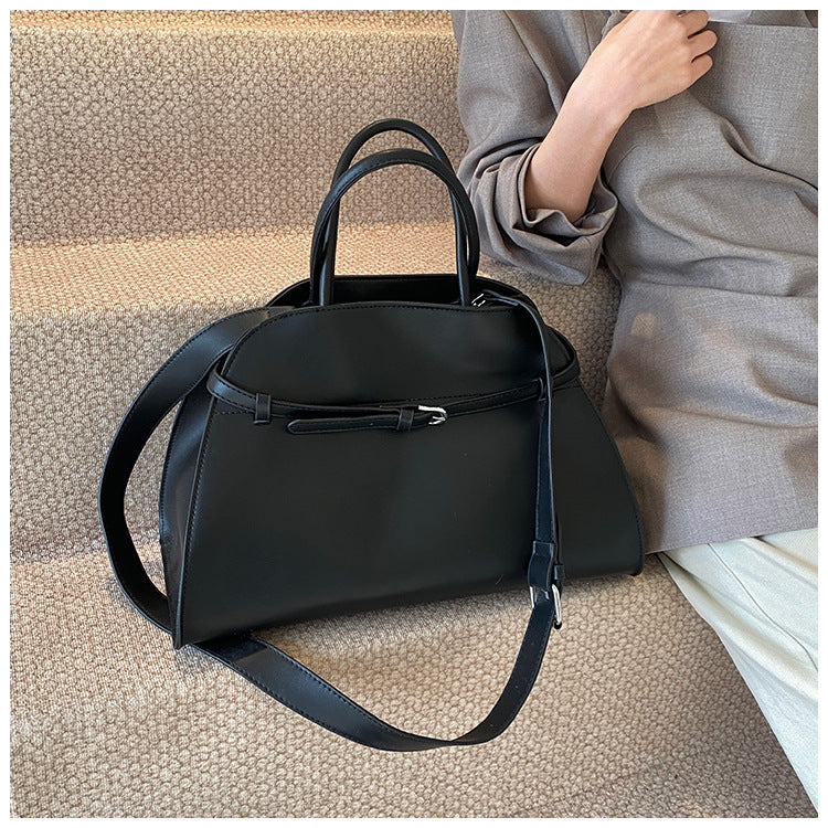 Hollis Relaxed Tote, black on lap