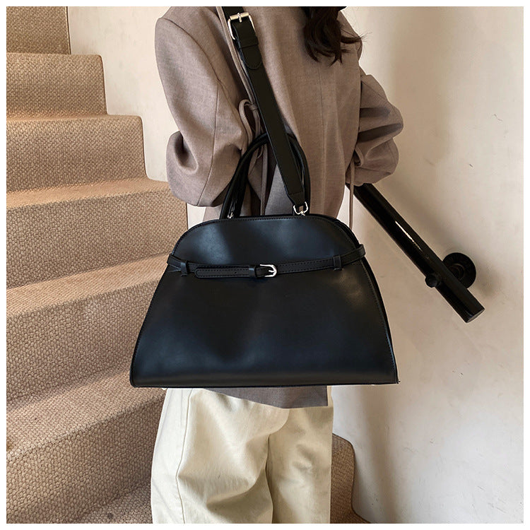 Hollis Relaxed Tote, black shoulder