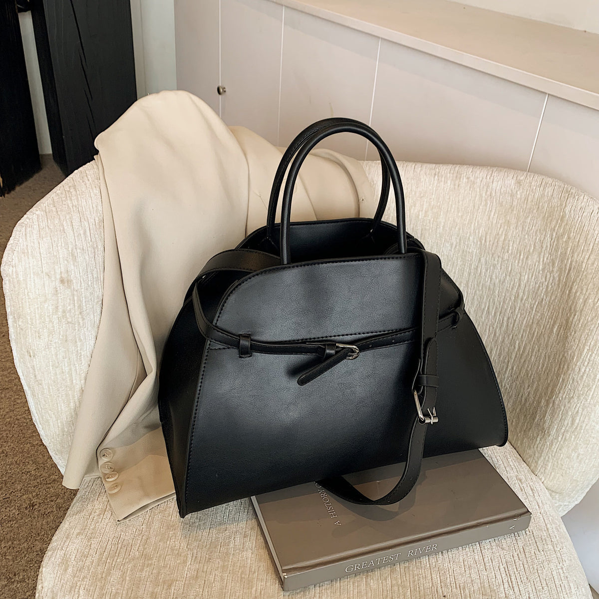 Hollis Relaxed Tote, black styled