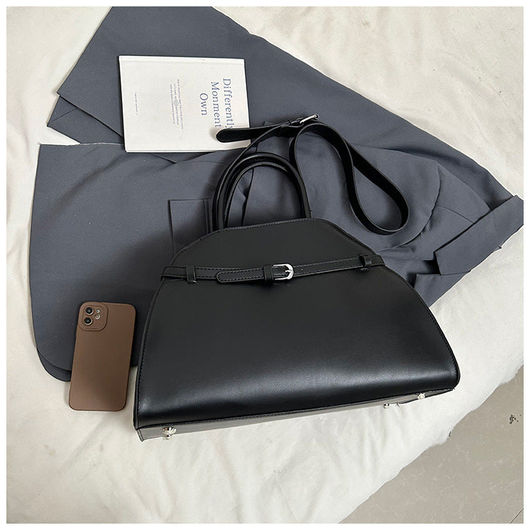 Hollis Relaxed Tote, black with phone