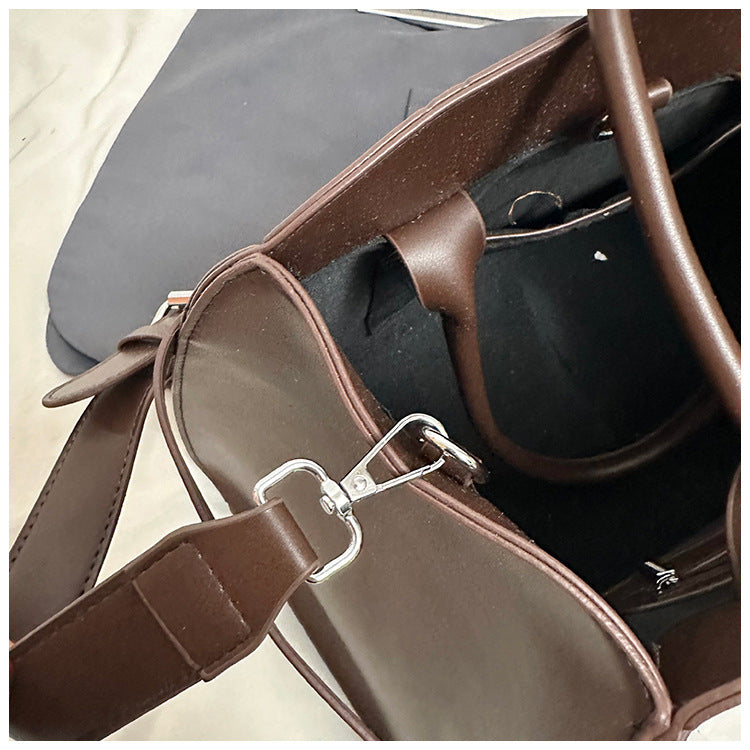 Hollis Relaxed Tote, coffee clasp