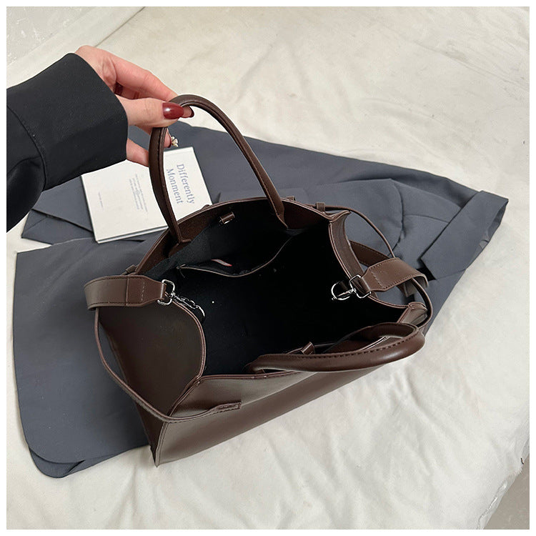 Hollis Relaxed Tote, coffee opening