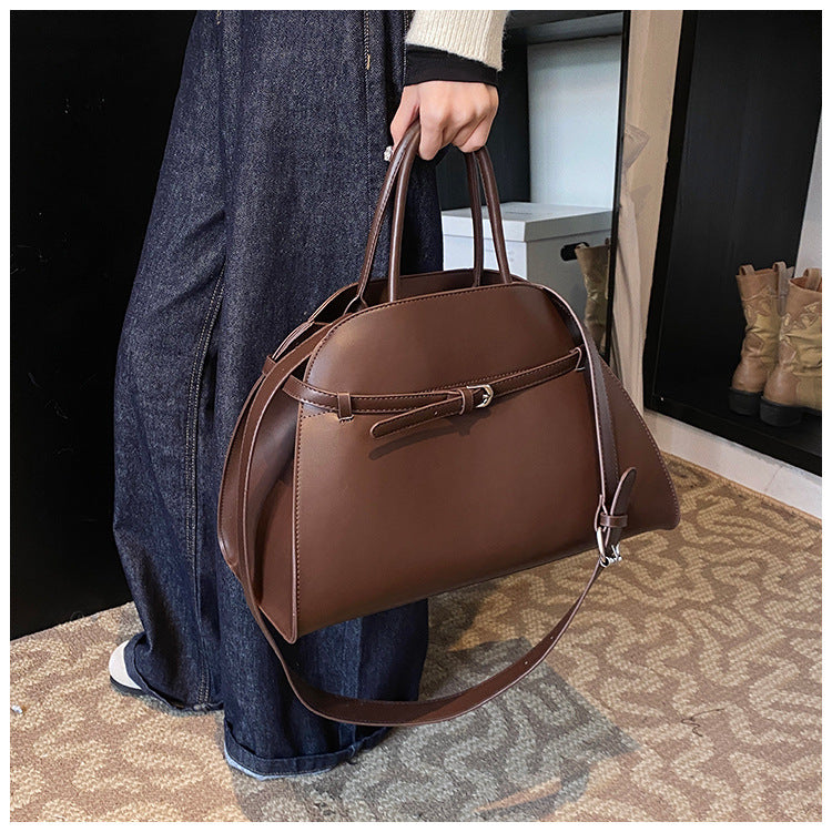 Hollis Relaxed Tote, coffee side carry